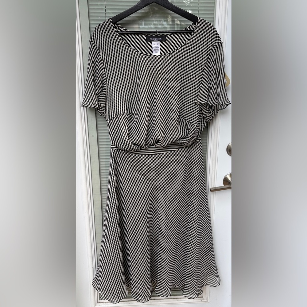 22W Jones New York 100% Silk Skirt And Blouse Set, Black / Cream Floaty Like New